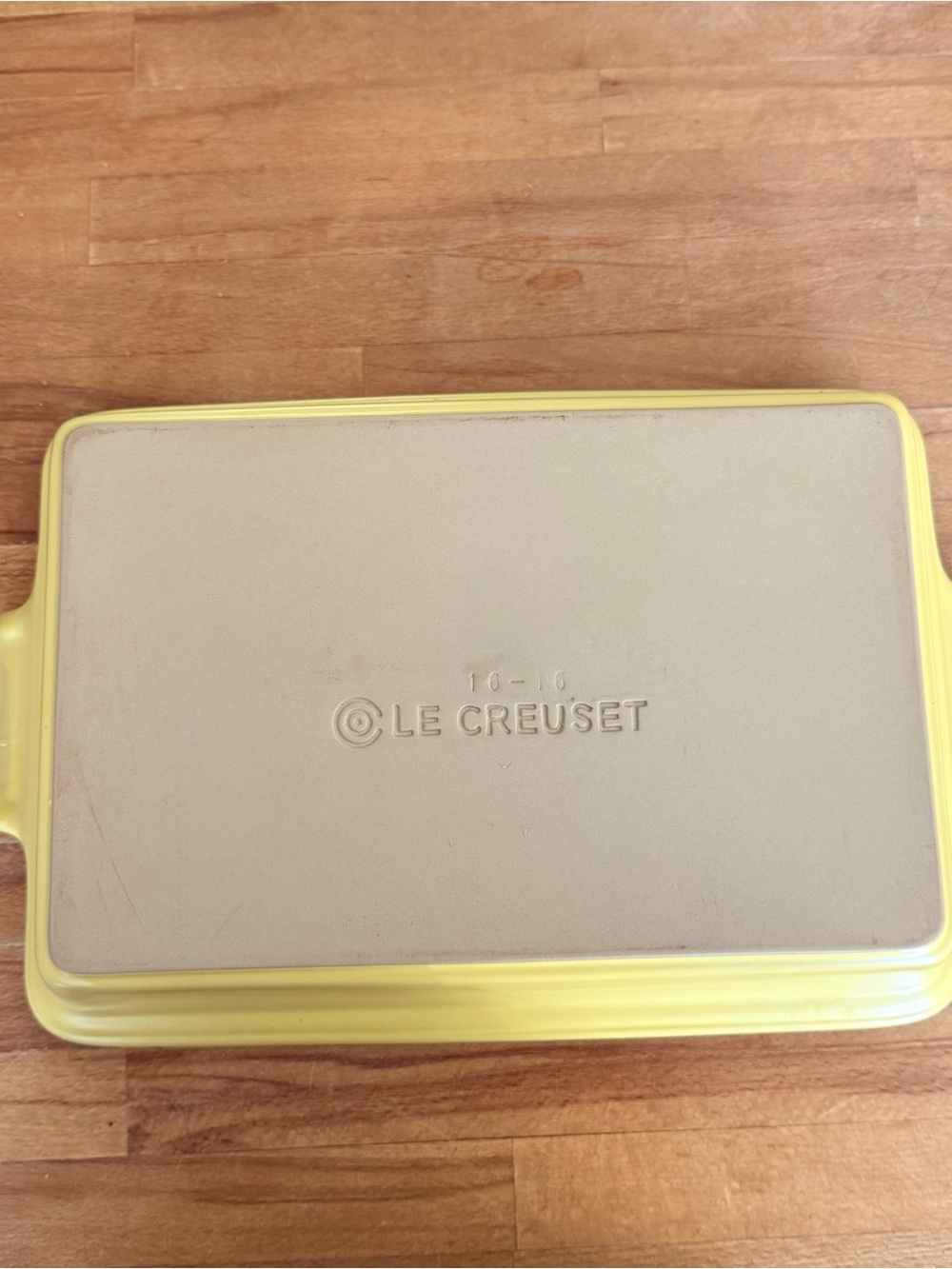 Le Creuset Yellow 13” x 9” Stoneware Baking Dish